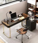 مكتب بتصميم كلاسيكي مع كرسي بسيط