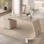 مكتب عصري مع اضاءة وكرسي فخم