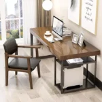 مكتب عمل بأرفف جانبية منظمة