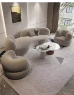 كنب فاخر بطابع مريح – تصميم واسع بتنجيد ناعم – قاعدة خشبية متينة وألوان مميزة