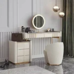 ⁦طاولة تسريحة بتصميم مميز مع مرايا و كرسي⁩ - الصورة ⁦3⁩