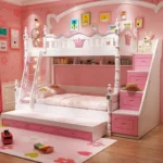 سرير أطفال كوين فاخر – تصميم فاخر مبطن – قاعدة خشبية متينة – متوفر بألوان متعددة