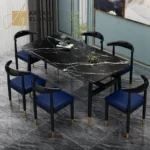 طاولة طعام مع كراسي بتصميم فاخر