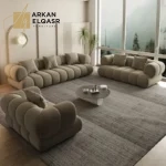 كنب بتصميم هندسي أنيق – راحة فائقة وتنجيد فاخر – لمسة فخمة لغرفة المعيشة العصرية