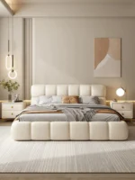 سرير نوم من جلد بتصميم بسيط