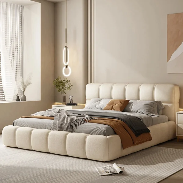 سرير نوم من جلد بتصميم بسيط