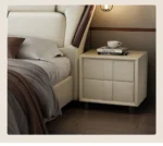 سرير نوم من جلد مع كمودينة