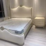 ⁦غرفة نوم كلاسيكية فاخرة بأناقة لا تضاهى⁩ - الصورة ⁦4⁩