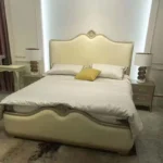 ⁦غرفة نوم كلاسيكية فاخرة بأناقة لا تضاهى⁩ - الصورة ⁦3⁩