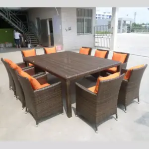 سفرة طعام خارجية مميزة مع كراسي 