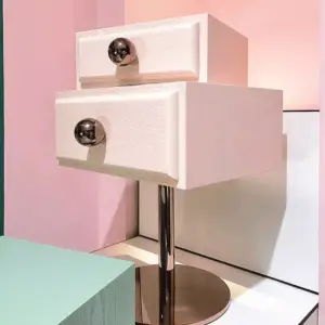 طاولة جانبية بدرجين بتصميم شيك