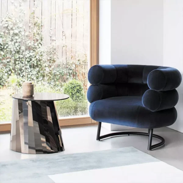 كرسي فخم مريح وتصميم شيك