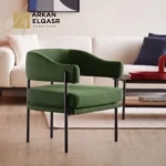 كرسي مفرد مصمم بتفاصيل استثنائية