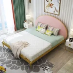 سرير بتصميم انيق بعده مقاسات