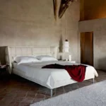 سرير بتصميم حديث مغطي بالقماش