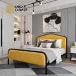 سرير معدني مبطن