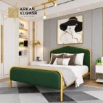 سرير معدني مبطن