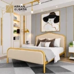 سرير معدني مبطن