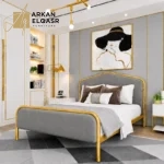 سرير معدني مبطن
