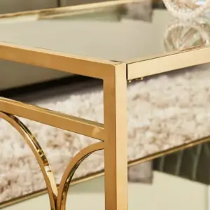 طاولة قهوة بسطح زجاجي مميز