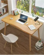 طاولة مكتب خشبية بتصميم جذاب