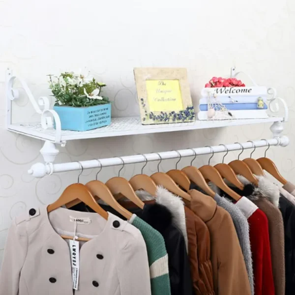 علاقه ملابس مع رف بعدة الوان