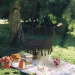 كرسي هزاز علي شكل ارجوحة