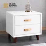 كمودينة بتصميم كلاسيكي مغطى بالجلد