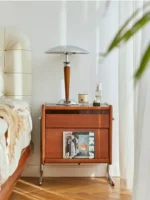 طاولة جانبية للسرير بتصميم كلاسيك