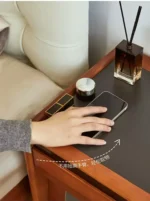 ⁦طاولة جانبية للسرير بتصميم كلاسيك⁩ - الصورة ⁦9⁩