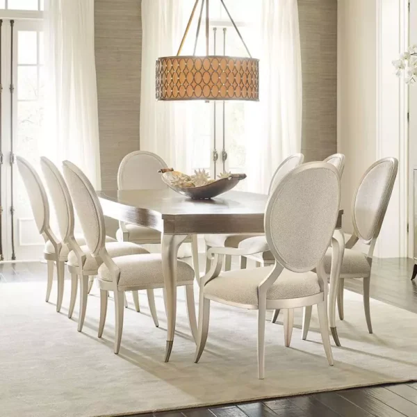 طاولة طعام بسيطة مع كراسي