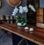 طاولة طعام بقاعدة مميزة