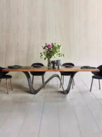 طاولة طعام بقاعدة مميزة