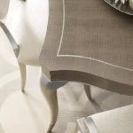 طاولة طعام بسيطة مع كراسي