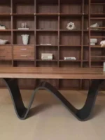 طاولة طعام بقاعدة مميزة