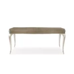 طاولة طعام بسيطة مع كراسي