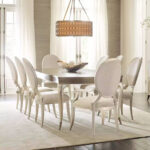 طاولة طعام بسيطة مع كراسي