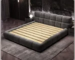 سرير لغرفة نوم بتصميم مميز