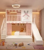 سرير أطفال دورين مريح – تصميم آمن بزاوية ناعمة – خشب متين وسلال تخزين – مثالي للمساحات الصغيرة