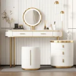 تسريحة غرفة نوم مع مرأة وكرسي مودرن