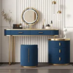 تسريحة غرفة نوم مع مرأة وكرسي مودرن