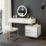 تسريحة مودرن شيك مع مقعد ومرآة