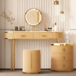 تسريحة غرفة نوم مع مرأة وكرسي مودرن