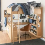 سرير أطفال مرتفع – مكتب مدمج وأرفف تخزين – مثالي للنوم والدراسة – هيكل خشبي متين