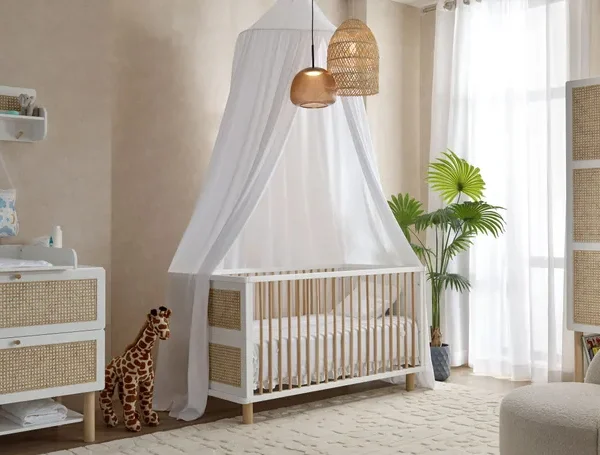 سرير رضيع خشبي آمن