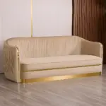 طقم كنب بلمسة ذهبية فاخرة