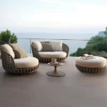 جلسات خارجية مع طاولة قهوة