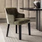 طاولة طعام فاخرة للمناسبات