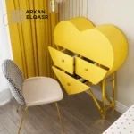 تسريحة غرفة نوم على شكل قلب