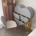 تسريحة غرفة نوم على شكل قلب